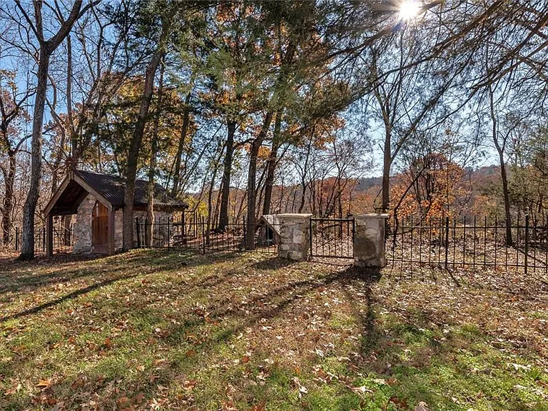 56 Overton Dr — Photo 21