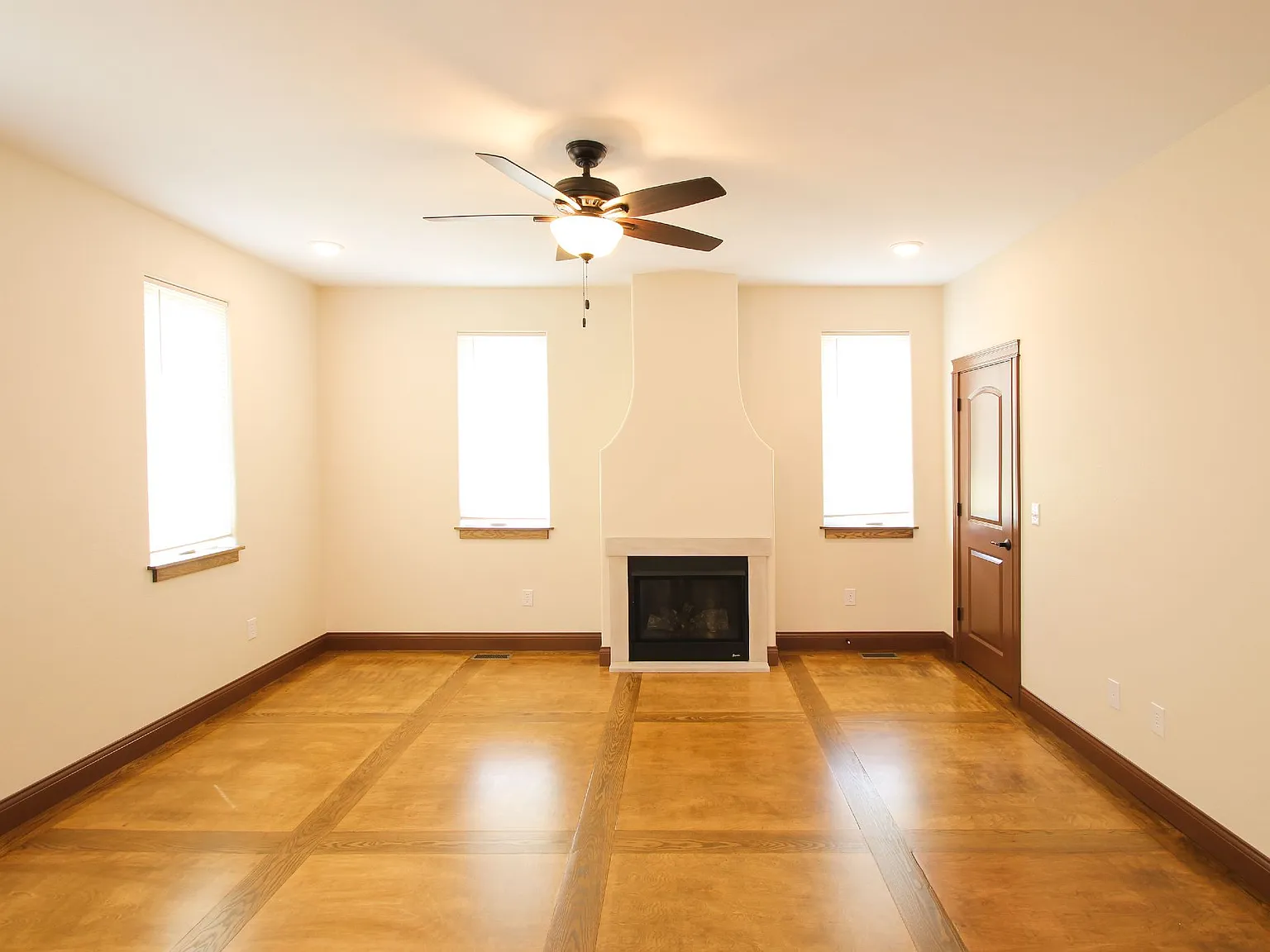 4 bed, 2.5 bath, 2400 sqft, $2,995 — Photo 3