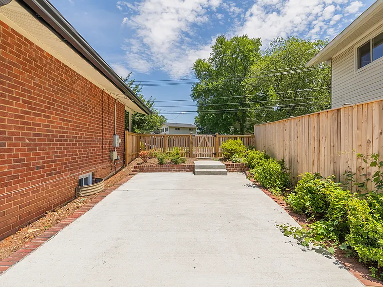 11834 Charles Rd — Photo 37