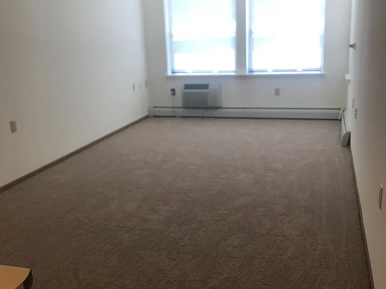 920 N Hawley Rd — Photo 5