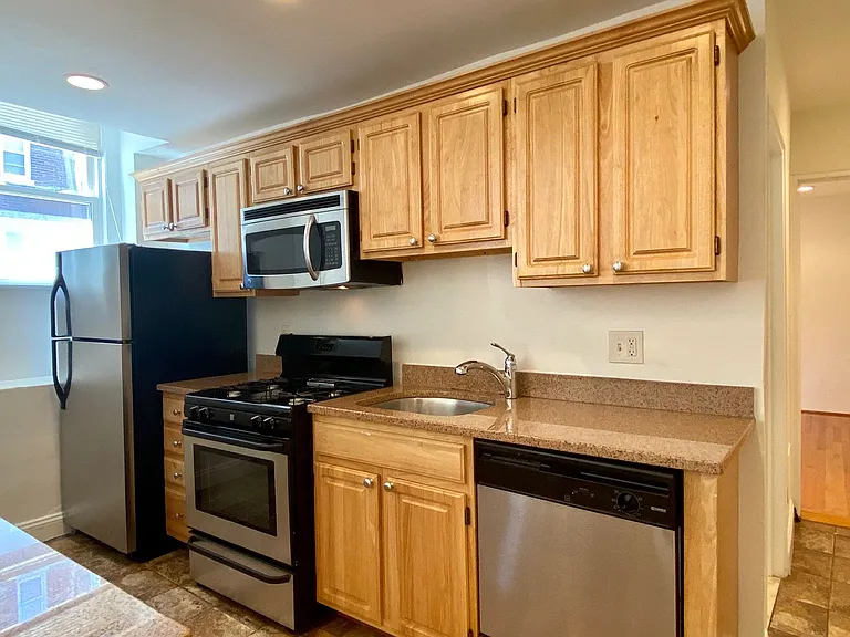 1322 Commonwealth Ave #3D — Photo 1