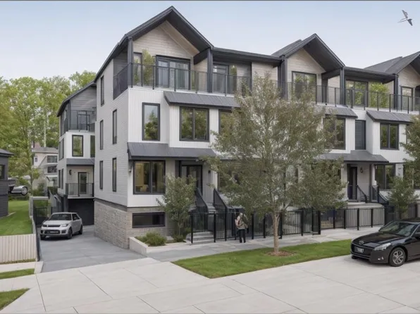 624 Manchester Rd #8, Victoria, BC V8T 2P1