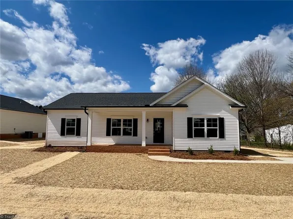 112 Vogler Dr, Winston Salem, NC 27107