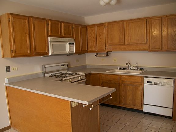 3rd image of 1472 Foxcroft Dr