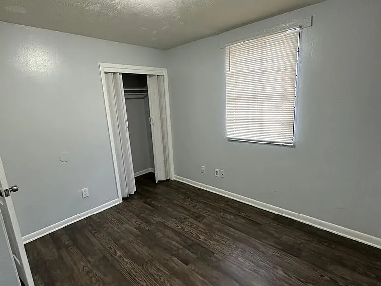 1625 W 26th St — Photo 32