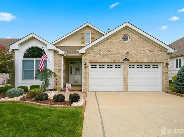 28 Sherwood Dr, Monroe Township, NJ 08831