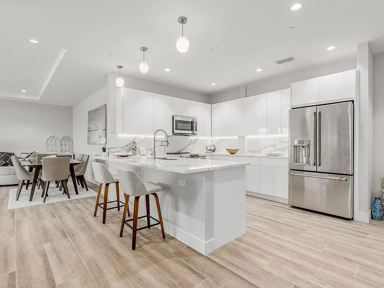 41 SW Seminole St #410 — Photo 10
