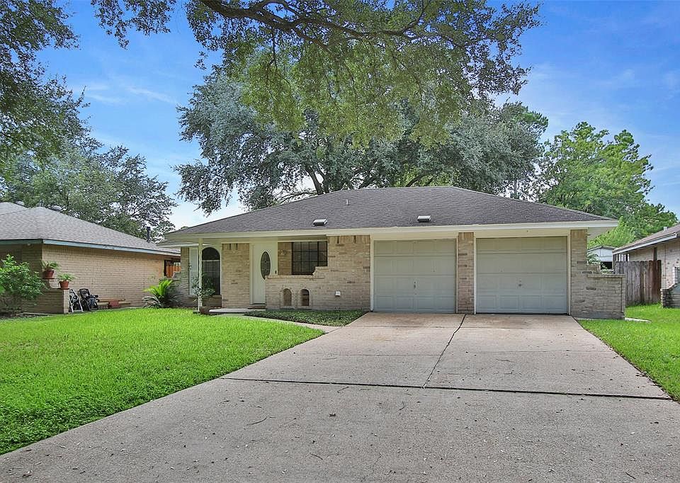 1st image of 9215 Woodland Oaks Dr