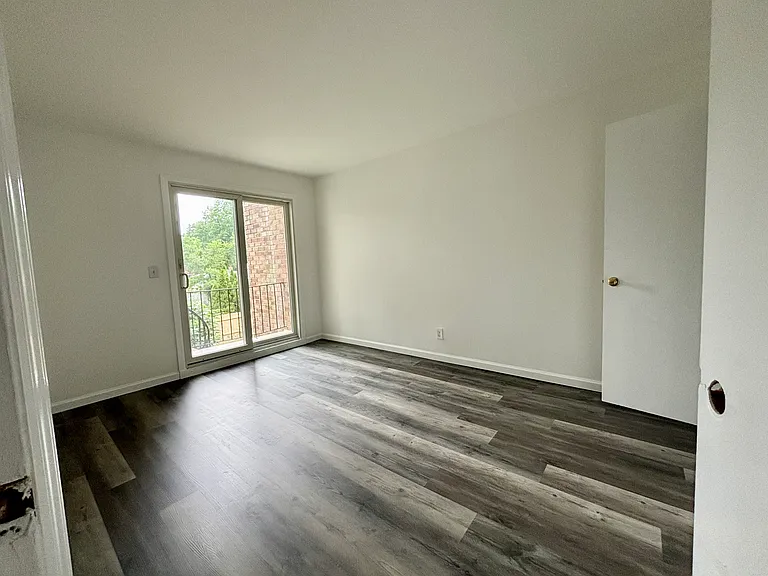 54 Whitaker Pl — Photo 8