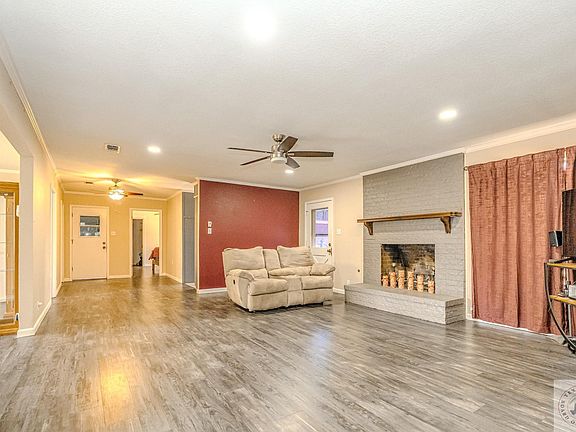 4th image of 6 Cambridge Dr