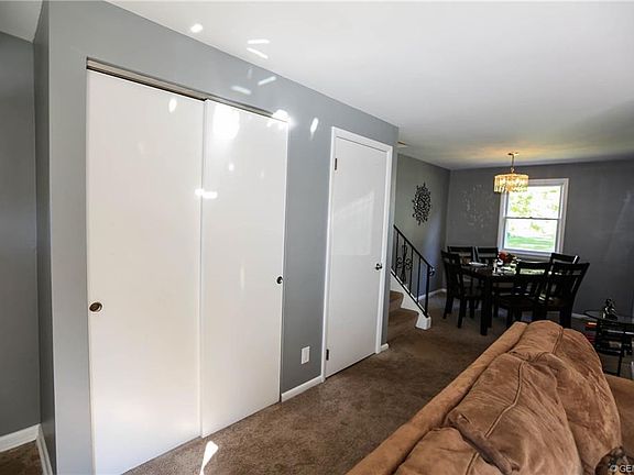 4th image of 10 Cedarhurst Dr
