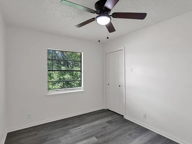 1312 N Travis St — Photo 21