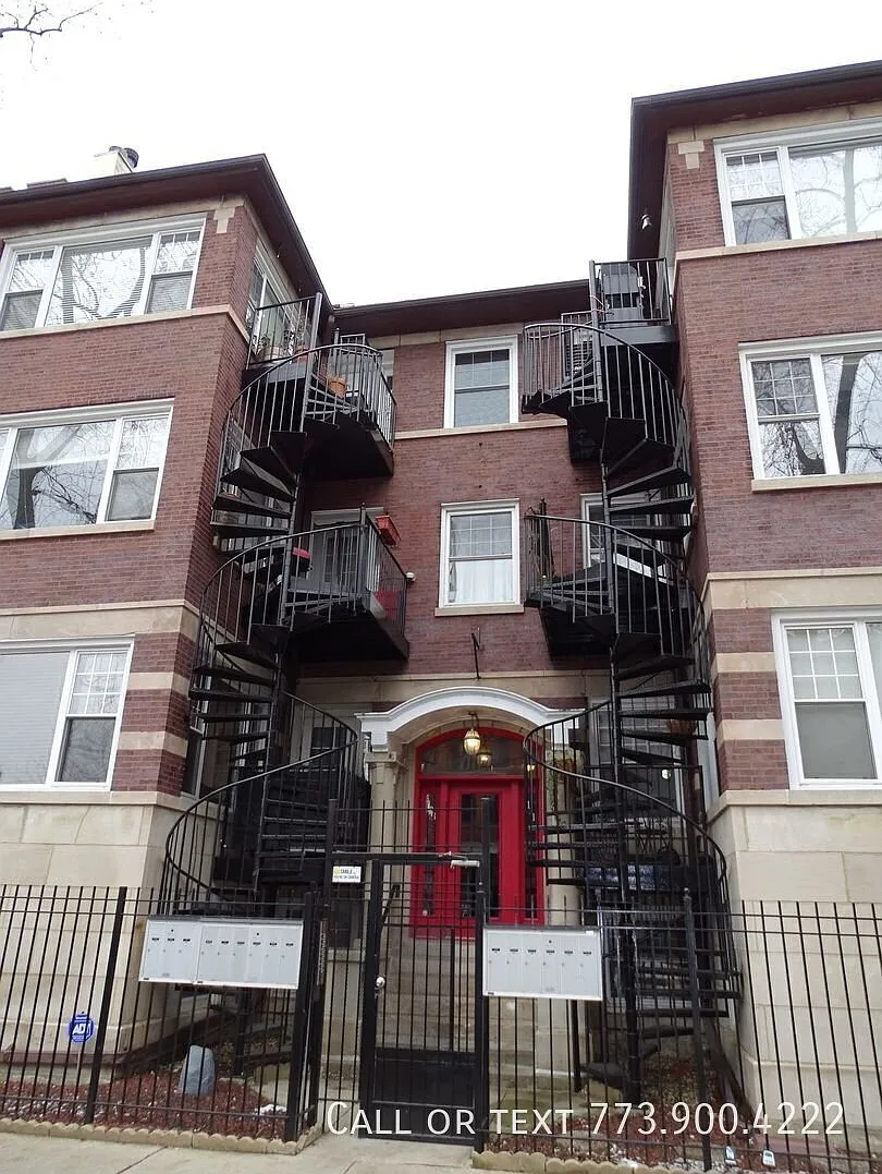 Andersonville/Edgewater 2 bed 1 bath with In unit washer/dryer near public transportation — Photo 1