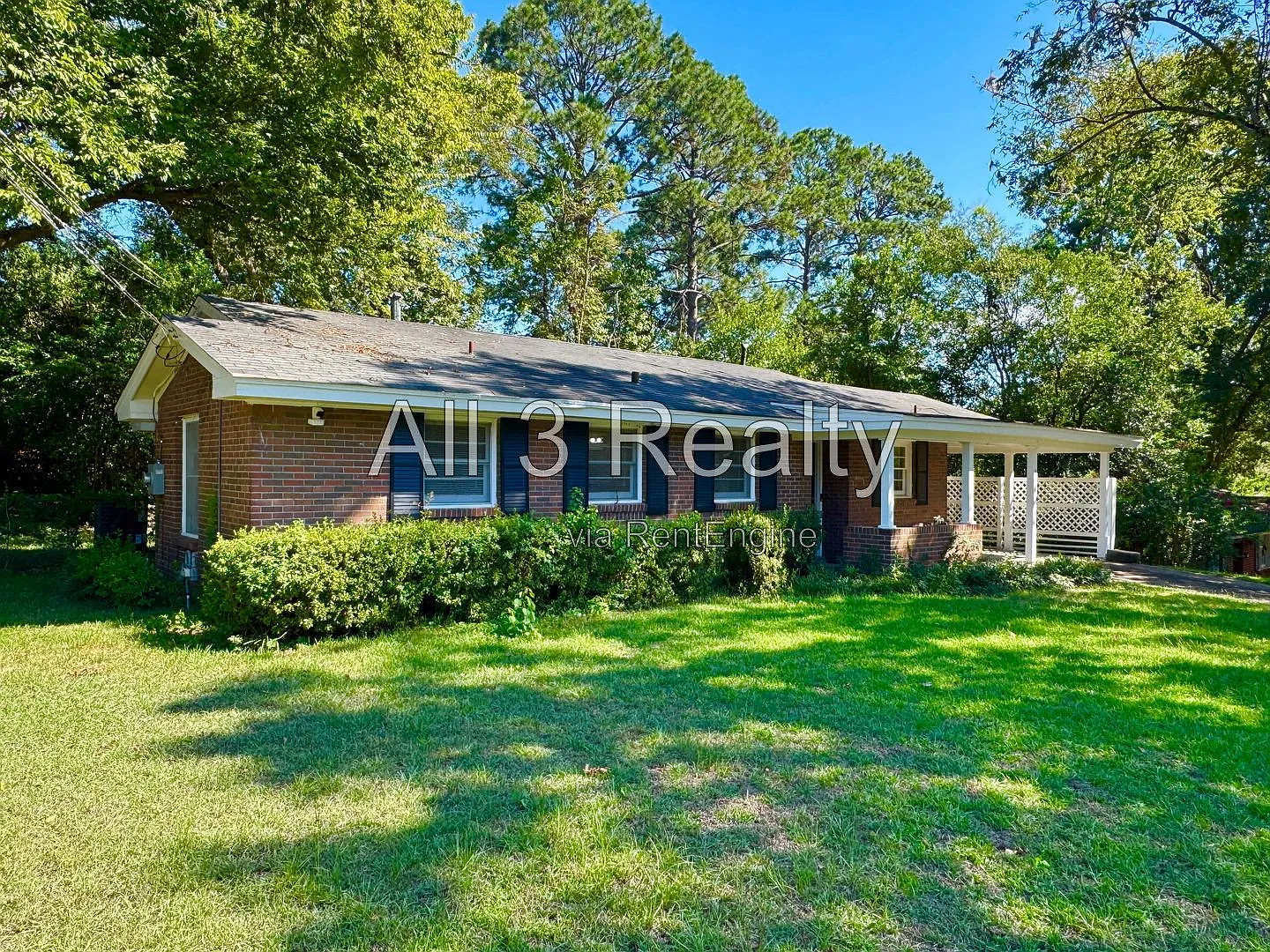 3 bed, 1.0 bath, 1190 sqft, $1,135 — Photo 2