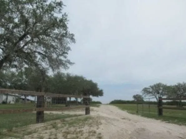 152 Private Oxford Ln #1001, Beeville, TX 78102