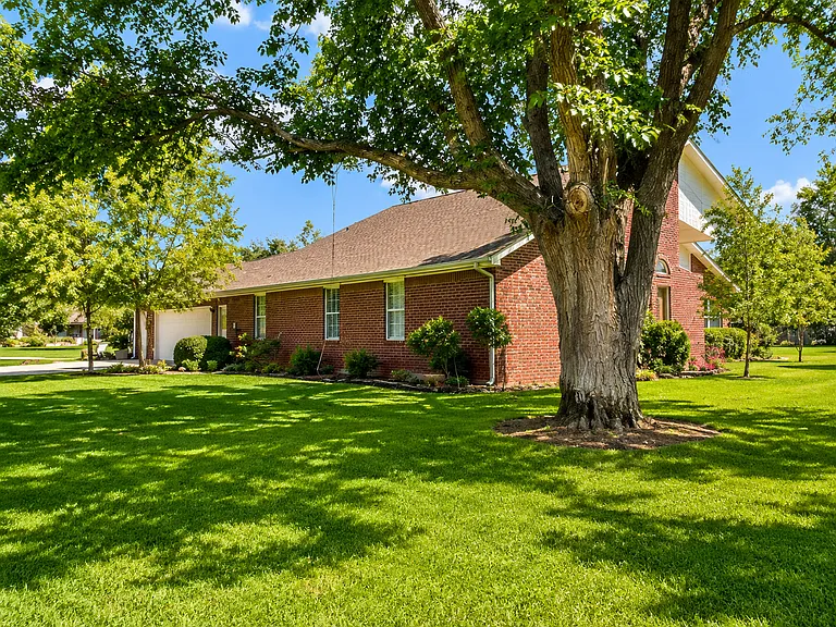 13600 Lake Shore Dr — Photo 25
