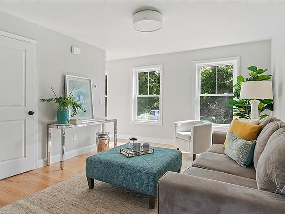4th image of 83 Cadora Ave