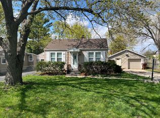 426 Shoreland Rd, Machesney Park, IL 61115