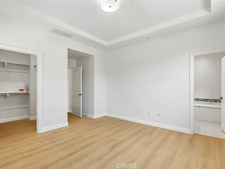 150 Barrow — Photo 9