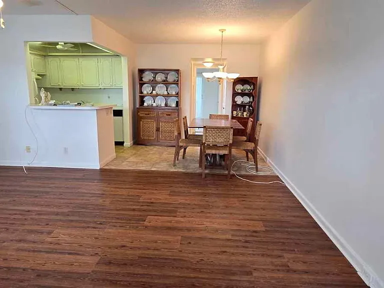 358 Chatham S #R — Photo 4