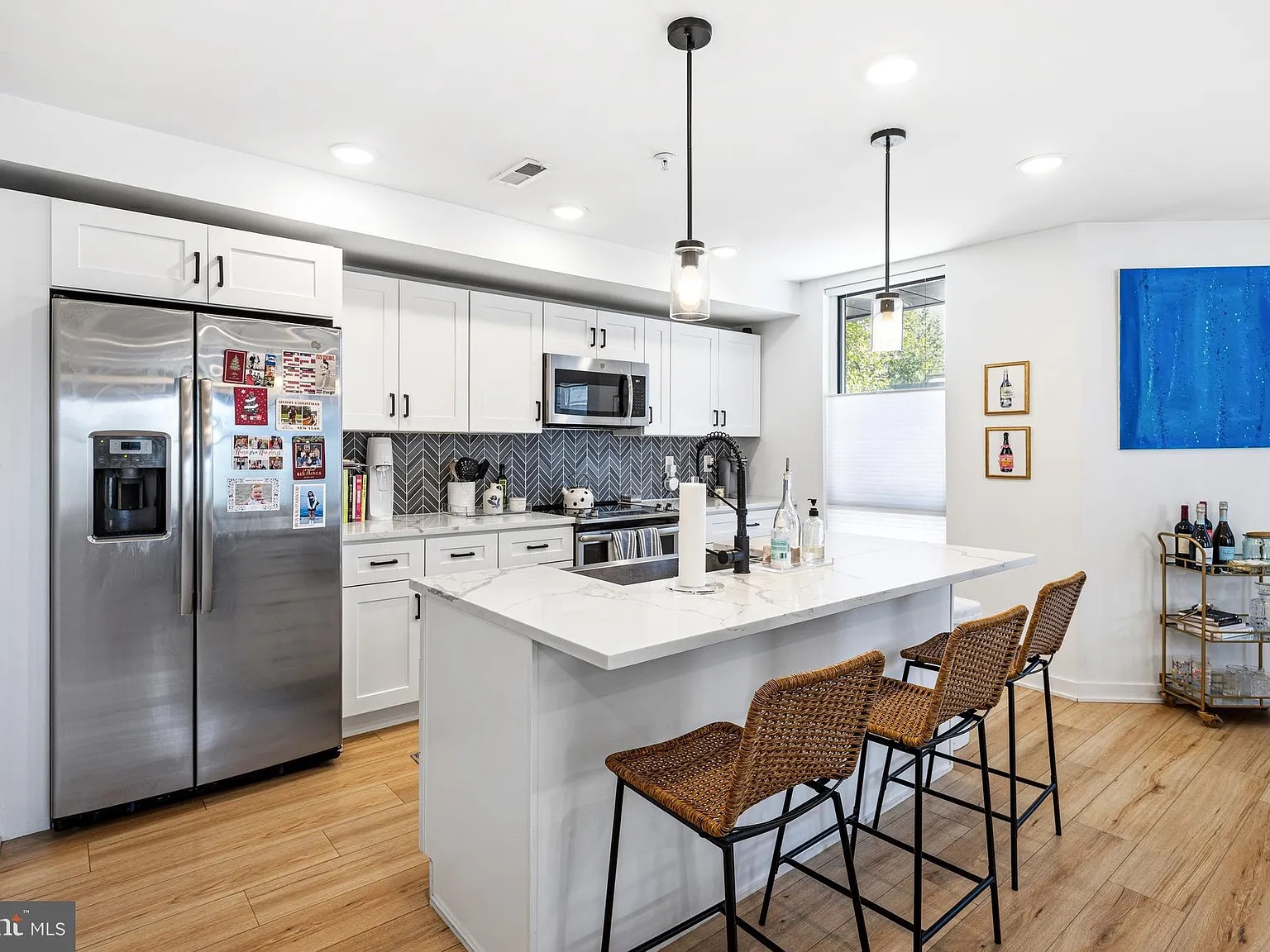 2 bed, 2.5 bath, 1413 sqft, $2,200 — Photo 2
