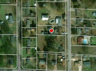 107 Hollywood Dr, Tuscumbia, AL 35674