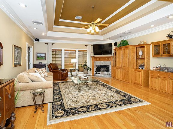 3rd image of 4715 Raymond Labauve Rd
