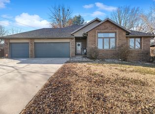 2695 S Eldon Ave, Springfield, MO 65807