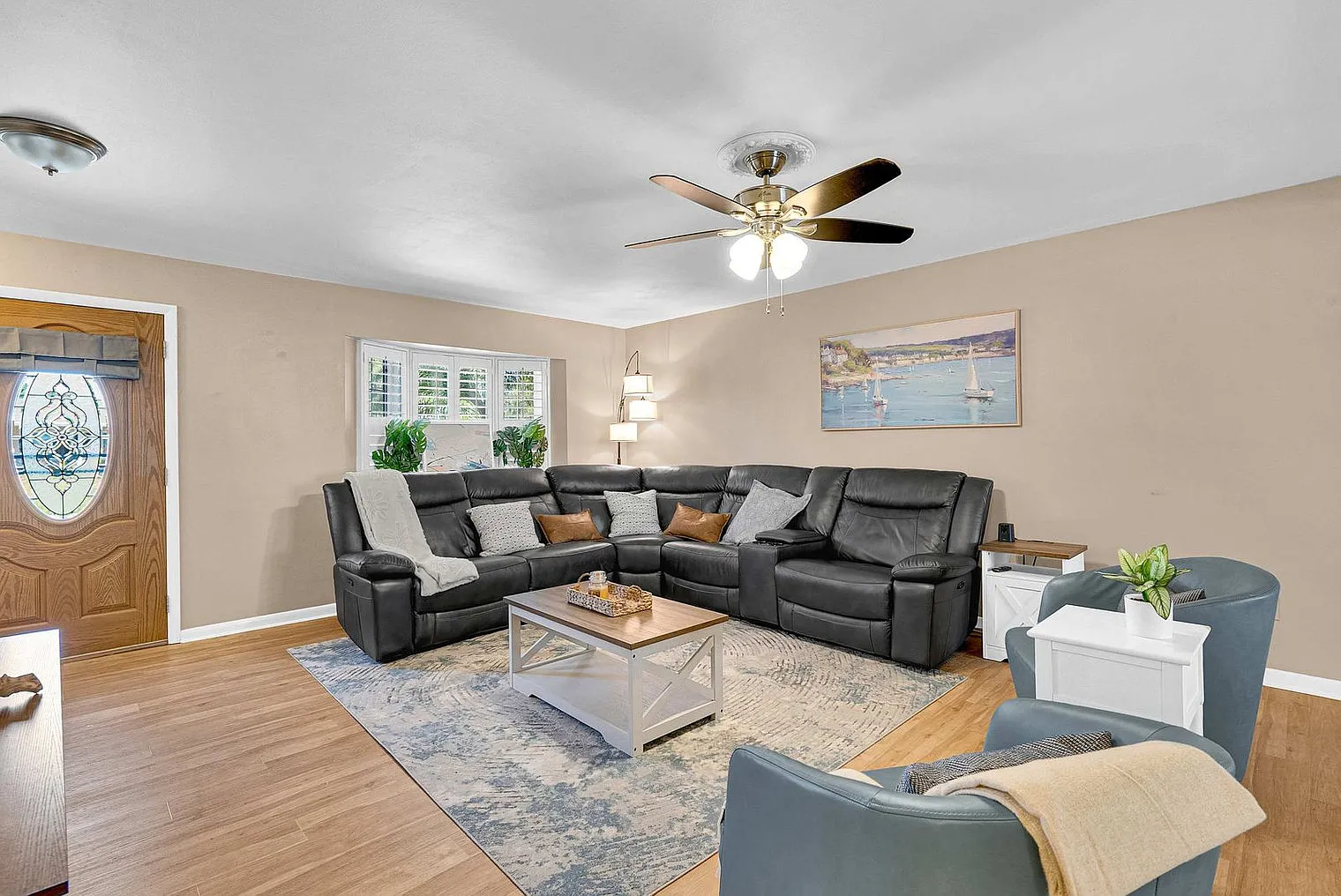 4 bed, 3.0 bath, 1646 sqft, $6,658 — Photo 2