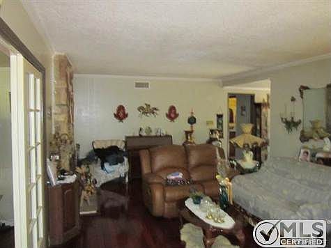 5th image of 6648 Woodlake Ave