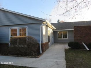 615 Woodbridge Ln APT 1, Freeport, IL 61032
