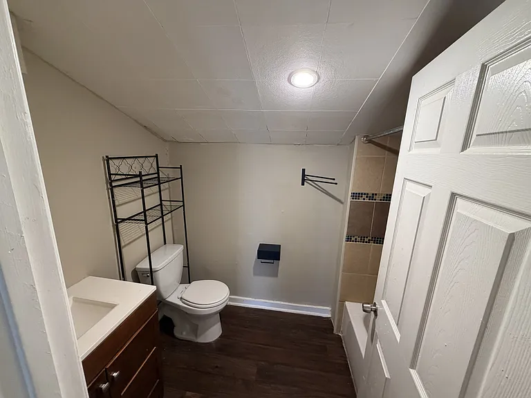4704 Chenevert St — Photo 14