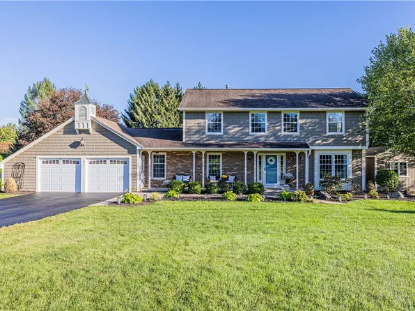 7 Barben Cir, Mendon, NY 14506