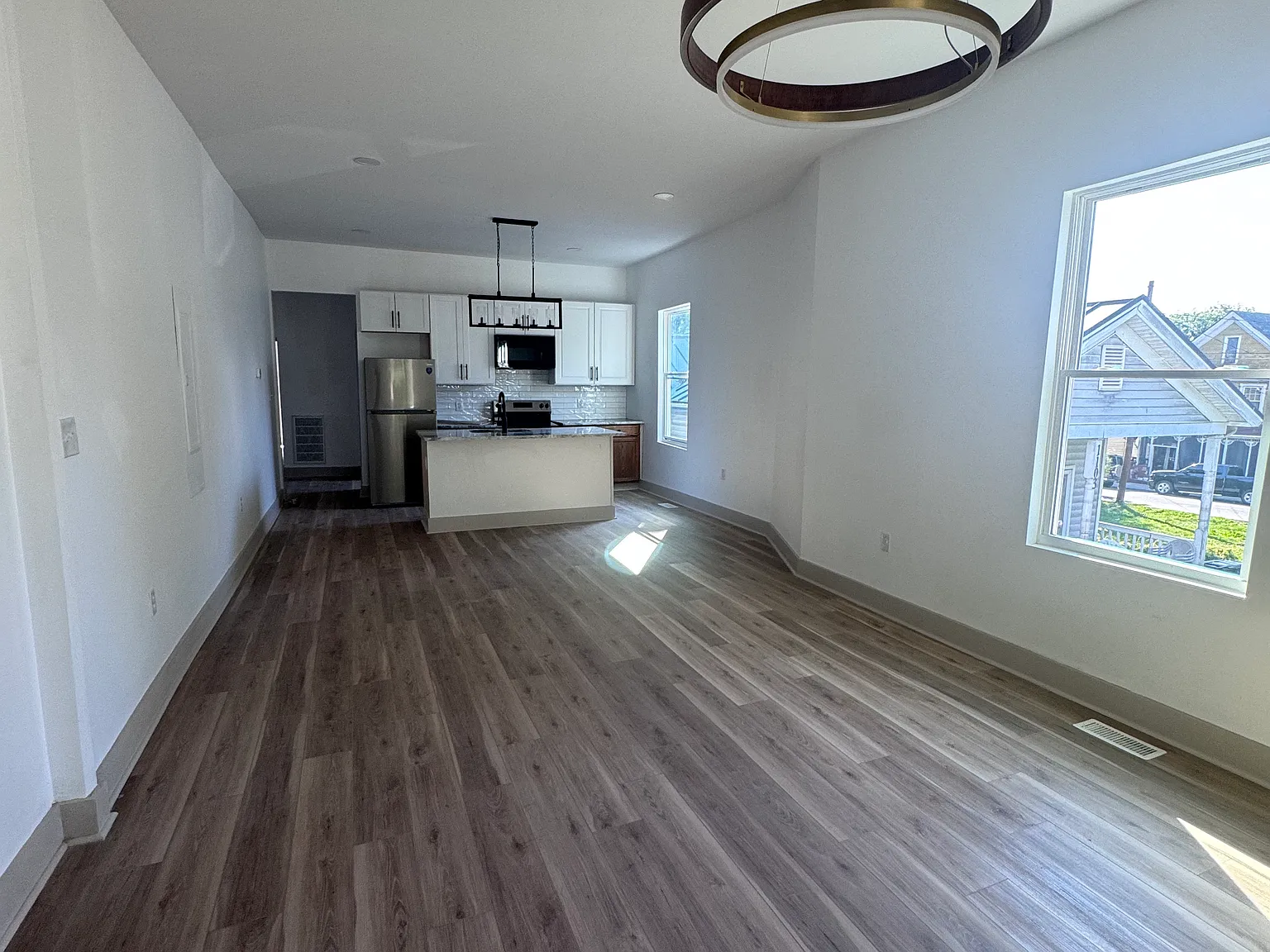 2 bed, 1000 sqft, $1,350 — Photo 2