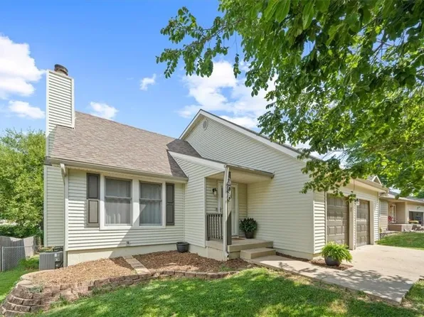 206 N 14th St, Louisburg, KS 66053