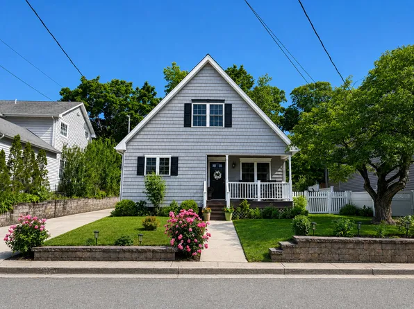 5 Glenmore Ave, Glenwood Landing, NY 11547