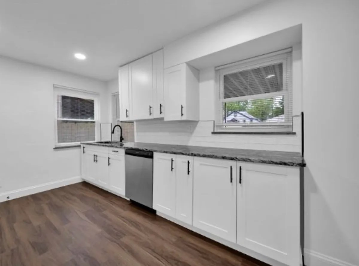 Building Photo - 3942 Standish Ave