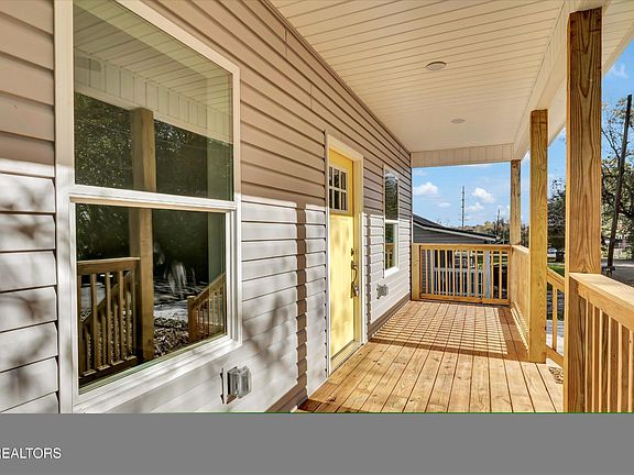 4th image of 819 Vermont Ave