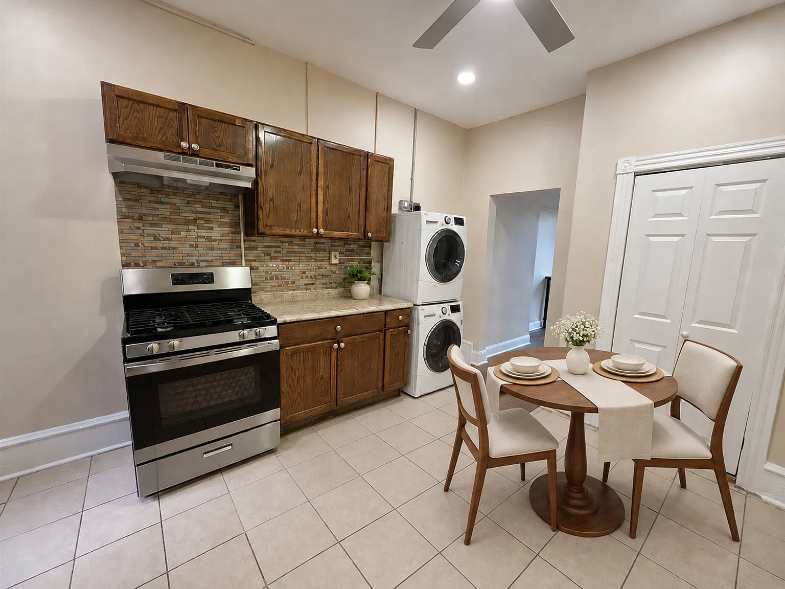 2 bed, 900 sqft, $1,350 — Photo 3