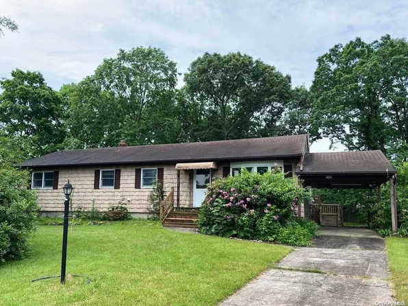 115 W Wagon Lane #W, Centereach, NY 11720