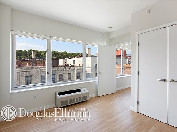 2nd image of 4857 Broadway APT 6B