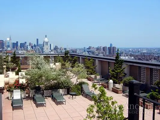 Rented by Anchor Associates | media 11