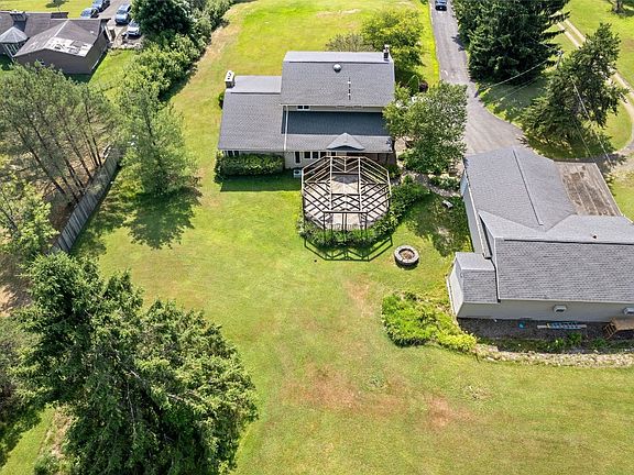4th image of 1382 Reynolds Cir