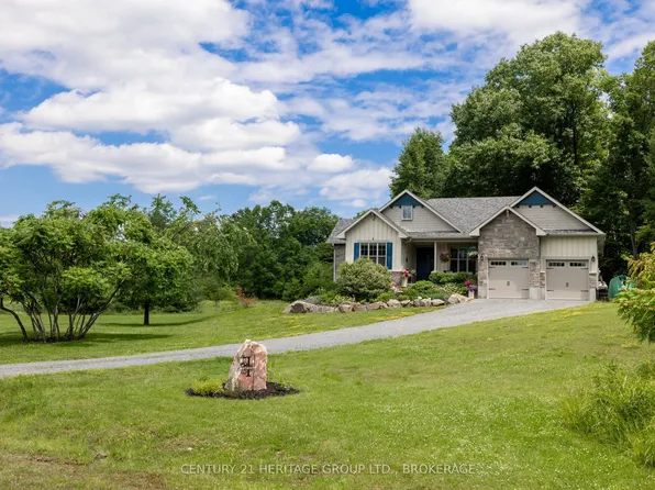 1071 Cranberry Cove Ln, South Frontenac, ON K0H 2N0
