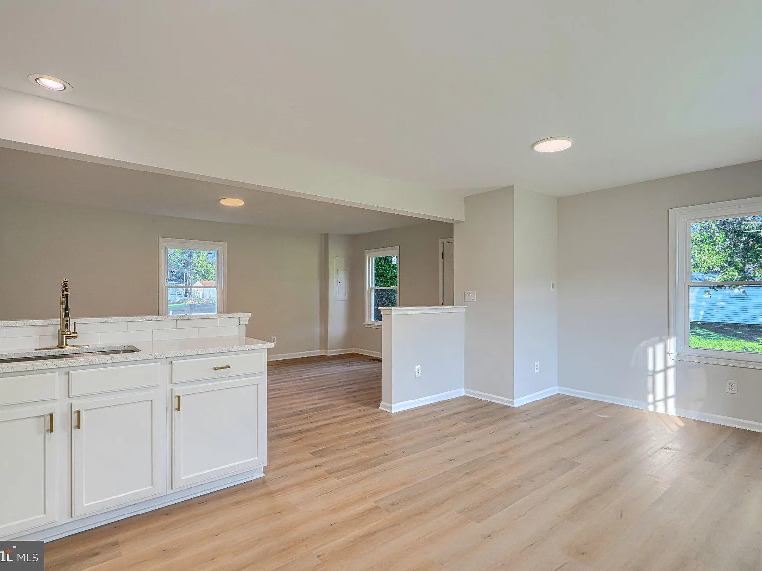 3 bed, 2.0 bath, 1150 sqft, $2,400 — Photo 3