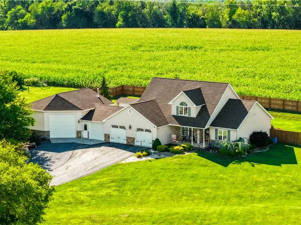 830 Gideons Ct, Bath, PA 18014