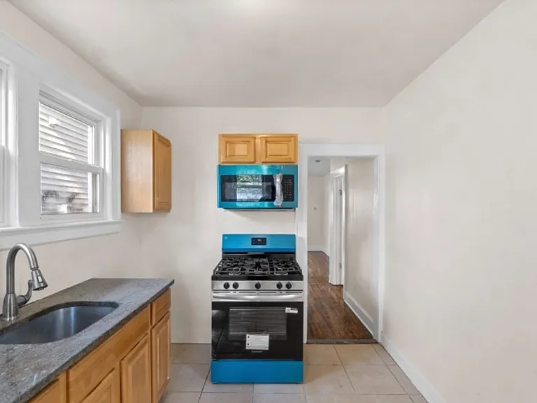 24 Irving Ave #1 — Photo 4