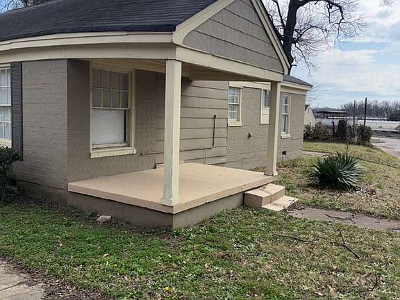 3rd image of 2283 Poe Ave