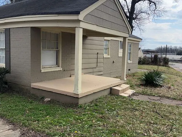 2283 Poe Ave — Photo 3