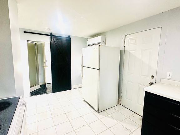 4th image of 9013 Niles Pl #A